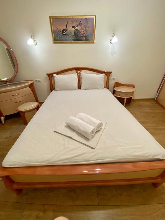 Yaroslav Osmomysl Square Apartments Lviv Bagian luar foto