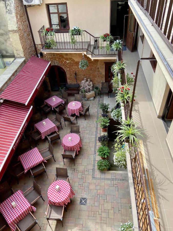 Yaroslav Osmomysl Square Apartments Lviv Bagian luar foto