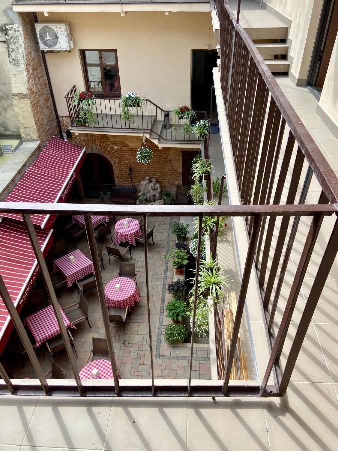 Yaroslav Osmomysl Square Apartments Lviv Bagian luar foto